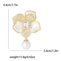 Elegante goldene Kamelien-Brosche mit Muschel-Blütenblättern, Zirkonia und Perlenanhänger - Gold Kamelie Stil (金色-8144)