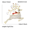 Squisita spilla a forma di renna dorata con cristalli bianchi, perle e sciarpa in smalto - Oro (MM-BR-8143-GD)