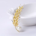 Elegante broche de espiga dorada con piedras marquesas amarillas y una perla blanca - Amarillo