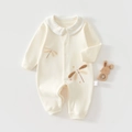Tutina neonato in cotone crema con colletto Peter Pan e ricamo libellula raffinato - 73cm / Libellula-Giallo