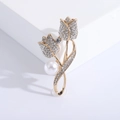 Elegante broche de tulipán dorado con diamantes de imitación y perla sobre soporte geométrico - Estilo Dorado (MM-BR-2704) / Dorado