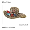 Spilla vintage a forma di cappello in lega dorata con strass e cristalli colorati - Oro