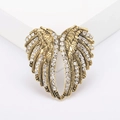 Elegante gouden vleugel hart broche met sprankelende strass voor modieuze accessoires - Goud (MM-BR-2678)