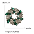 Baroque green crystal wreath brooch in golden alloy with 5.3cm size specification - Green