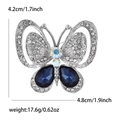 Broche papillon argentée avec strass bleus et dimensions indiquées 4.8cm x 4.2cm - Bleu Argenté
