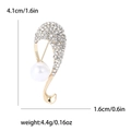 Elegante goudkleurige broche met strass en witte parel voor damespakken en mantels - Goud (2735-GD)