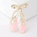 Spilla scarpette da ballo in smalto rosa con fiocco dorato e base in lega - Rosa