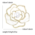 Elegante spilla a camelia in lega dorata con smalto bianco e perla, misura 4x4cm - Oro