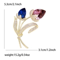 Luxuriöse Tulpenbrosche mit blauen und rosa Kristallen sowie weißen Strasssteinen in Gold - Mehrfarbig (MM-BR-8287)