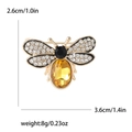 Spilla ape dorata con gemma color ambra e indicazione della larghezza di 3,6 cm - Giallo