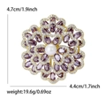 Eleganter lila Zirkonia Begonienblüten-Brosche mit weißer Perle in Gold-Finish - Lila