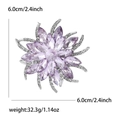 Lila Kristallblumenbrosche mit Versilberung und Maßen 6 cm für luxuriöse Anzüge - Lila
