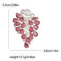 Spilla elegante a grappolo d'uva in oro e rosa con perle e cristalli di zirconi - Rosa