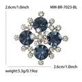 Blaue Kristall-Schneeflocken-Brosche mit Strasssteinen 2,6 cm 5,3 g auf weißem Hintergrund - Blau