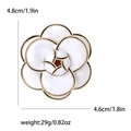 Eleganter Kamelien-Blüten-Emaille-Anstecker mit Gold-Schwarz-Rand, 4,8cm Durchmesser - Weiß