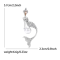 Spilla a forma di sirena argento con strass bianchi e perla, misura 5,7x2,3cm - Bianco K/Argento