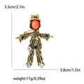 Spilla vintage spaventapasseri dorata con perline rosse e strass colorati su sfondo bianco - Oro (MM-BR-Gold-2968-GD)