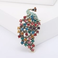 Retro pauw broche speld met levendige veelkleurige kristallen in bronskleur - Kleurrijk (MM-BR-2988)