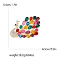 Broche de pavo real con cristales de colores en oro, dimensiones 4,4cm por 6,5cm - Colorido
