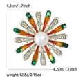 Spilla a girasole con perla, petali dipinti a olio e cristalli scintillanti - Colorato