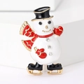 Detail einer Weihnachts-Schneemann-Brosche mit weißer Emaille und Kristall-Knöpfen - Weiß