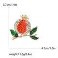 Eleganter Granatapfel-Anstecknadel mit roten Perlen und grünen Blättern, 4,2 cm Breite - Weißer Zirkon