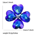 Eleganter vierteiliger Kristall-Kleeblatt-Anstecker in Dunkelblau mit Gewichts- und Maßangaben - Blau