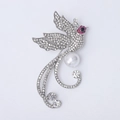 Detalle de broche de fénix de lujo con diamantes de imitación y perla grande - Plateado