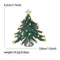 Spilla scintillante ad albero di Natale con strass colorati su lega argento, 4,2x3,8 cm - Verde