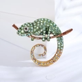 Spilla a camaleonte con strass verdi e AB su un ramo dorato elegante - Verde