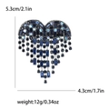 Détail de la broche en forme de cœur avec cristaux bleus et franges suspendues - Bleu (MM-BR-3391-BL)