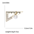 Spilla a righello triangolare dorata con strass e perla bianca per giacche e cappotti - Oro