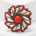Vintage-Blumenbrosche aus Bronze mit rotem Edelstein und Perlenblättern auf weißem Block - Rot (MM-BR-3546-RD)