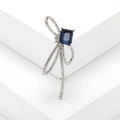 Eleganter silberner Schleifen-Anstecker mit dunkelblauem Edelstein und Glitzersteinen - Dunkler Saphir Stil / Silber-Stil (MM-BR-3592-SL)
