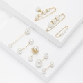Elegante set di spille di perle minimaliste con perni dorati su espositore bianco - Bianco (MM-BR-7115)