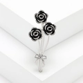 Eleganter Brosche mit schwarzen Emaille-Rosen, Kristallen und silberner Schleife - Schwarz