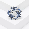 Eleganter silberner Kristallkranz-Brosche mit blauen Markisesteinen im Blattdesign - Blauer Stil (MM-BR-3639-BL)