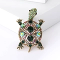 Broche de tortuga vintage dorado con cristales verde esmeralda y pedrería brillante - Verde