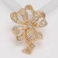 Vintage gouden strikbroche met iriserende steentjes en een elegant lintontwerp - Goud (MM-BR-3669-GD)