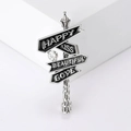 Detalle del broche de señal vintage con Happy, Kiss, Beautiful, Love y cristal - Plateado