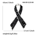 Détail d'une broche nœud argentée avec cristaux noirs montrant les dimensions 4,9 x 3,1 cm - Base Argent Strass Noir