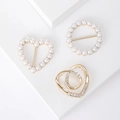 Set di tre eleganti spille dorate a forma di cuore e perla con cristalli luccicanti - 珍珠心形与圆形及微镶双心款(金色-7119) / Oro