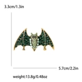 Spilla a forma di pipistrello in lega dorata con strass verde smeraldo e dimensioni - Verde