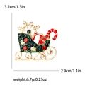 Goldene Weihnachts-Schlittenbrosche mit grünen Strasssteinen und Emaille-Details - Grüner Stil (MM-BR-4114)