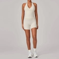 Dames yoga set in crème met haltertop met overslag en sportshort met hoge taille - S / Beige