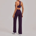 Donkerpaarse yogaset met racerback sportbeha en flared broek met hoge taille - Braampaars