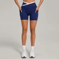 Donkerblauwe yoga shorts voor dames met witte gekruiste V-taille en handige zijzakken - S / Marineblauw