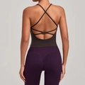 Brassière de sport noire à bretelles croisées et legging de yoga violet à taille haute - Expresso