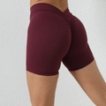 Short de yoga bordeaux à taille haute avec fessier froncé en V pour un effet galbant - Bordeaux