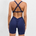 Completo yoga blu scuro con reggiseno sportivo incrociato e pantaloncini a vita alta - S / Blu navy
